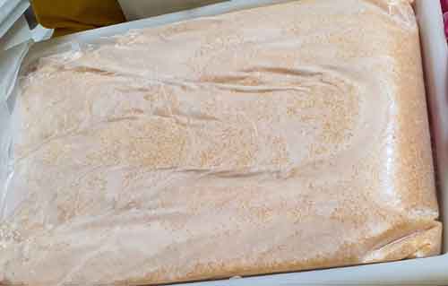 Ovas amarillas congeladas en bloque