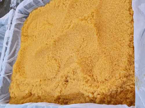 Ovas amarillas frescas