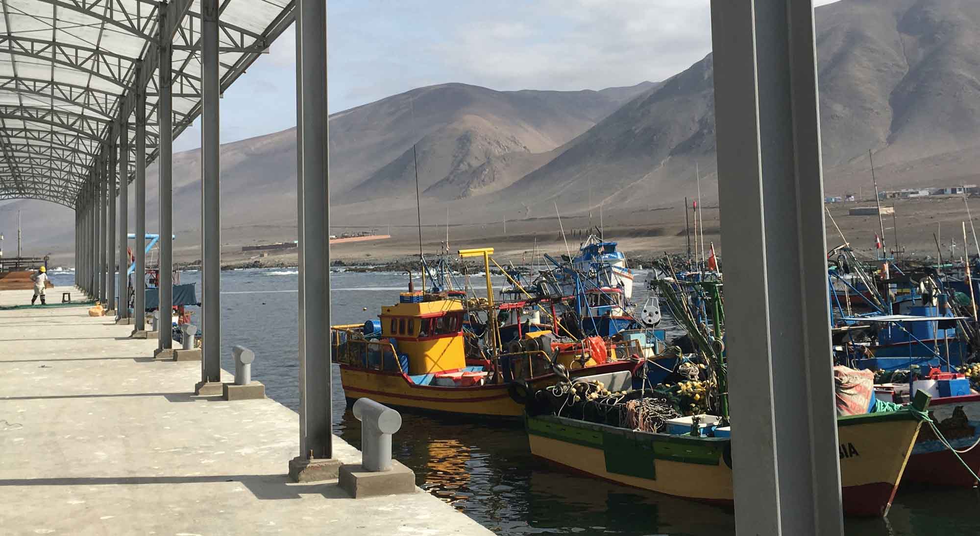 Barcos de pesca en Puerto de Ilo
